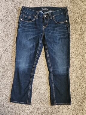 Aiko Fit Silver Brand Distressed Blue Jean Capris 28×22 EUC